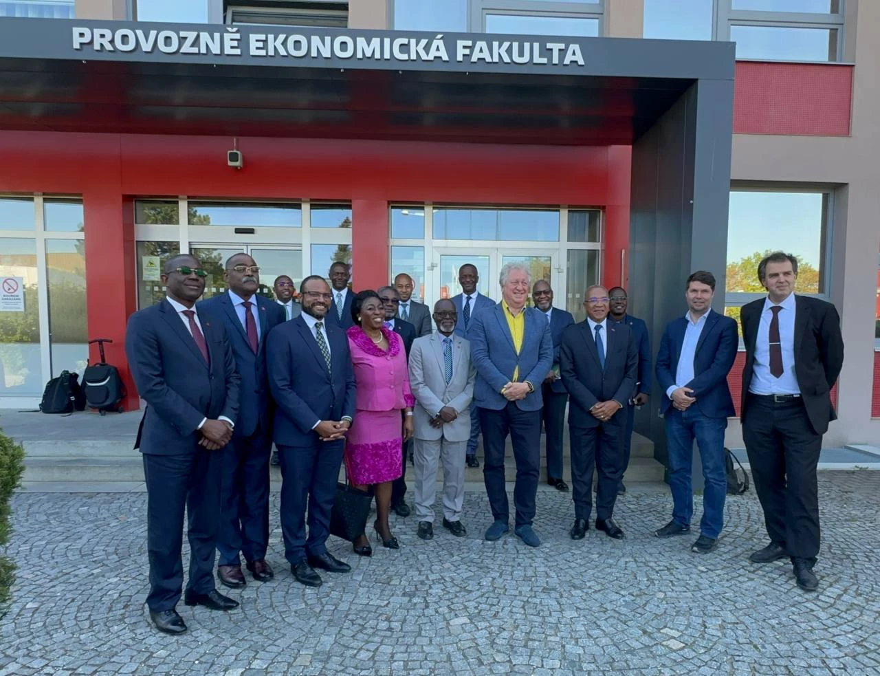 Universidades Checa das Ciências da Vida de Praga e a Católica de Angola poderão assinar memorando de entendimento para a troca de estudantes de mestrado e doutoramento e participação conjunta em projectos de investigação científica