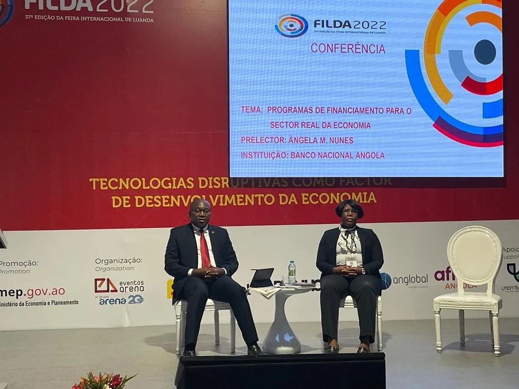 Ângela Nunes, representante do Banco Nacional de Angola (BNA), apresentou hoje (18), na sala de conferência 2, na 37ª Edição da FILDA, os produtos financeiros para o Sector real da economia.