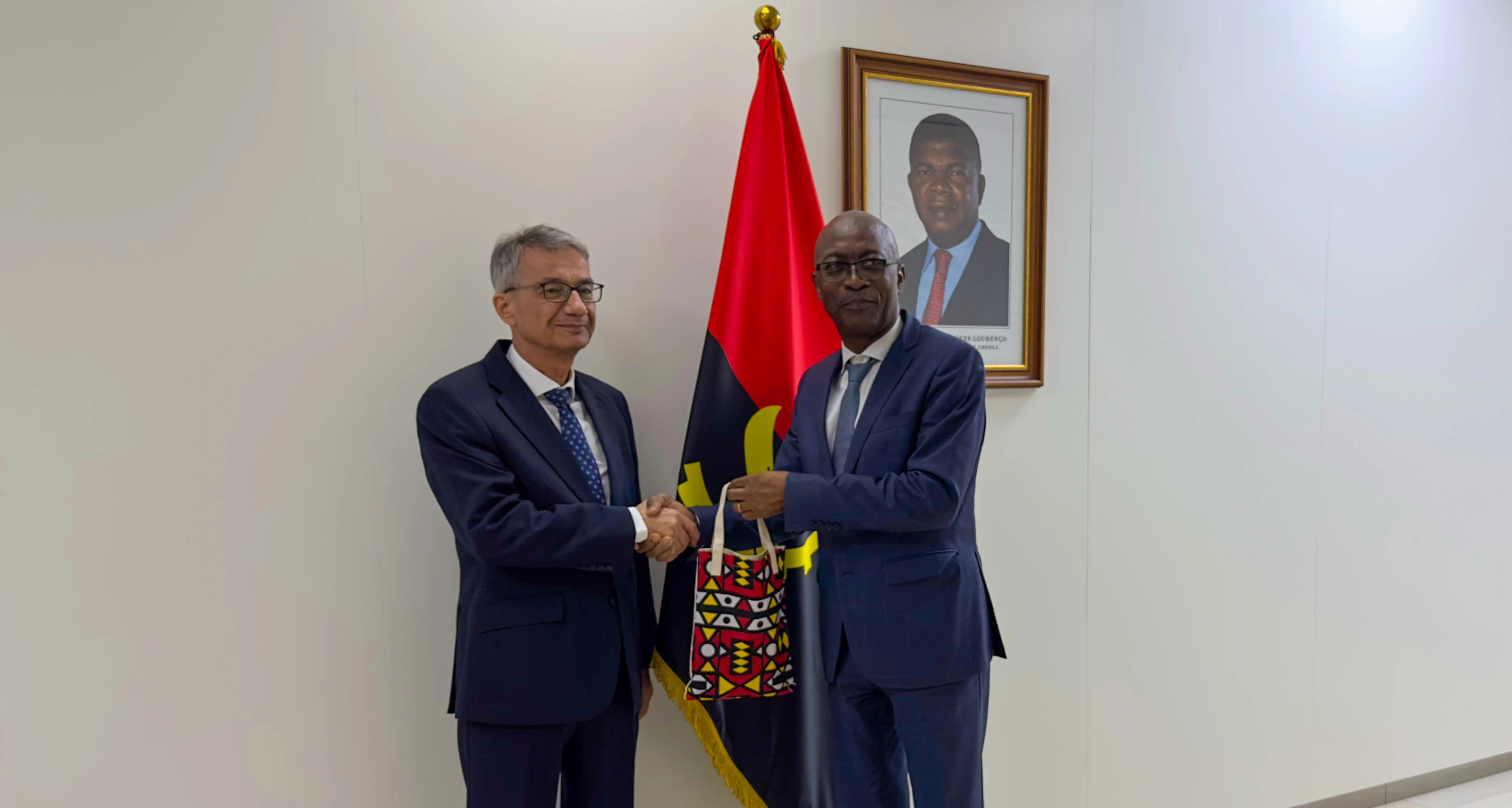 Ministro do Planeamento recebe Embaixador da Hungria em Angola