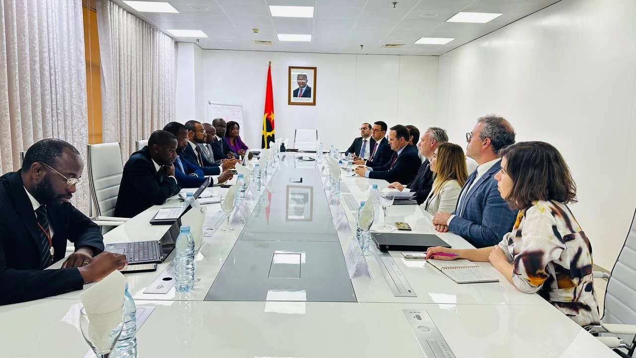 Portugal alarga linha de financiamento para Angola de 1,5 mil milhões para 2 mil milhões para infra-estruturas e Agronegócio